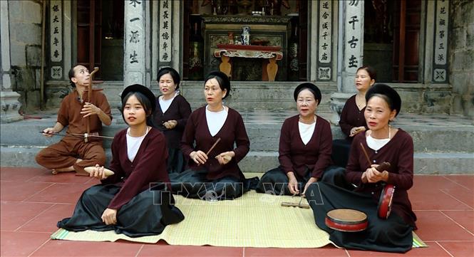 Buổi tập của câu lạc bộ hát Xẩm tại huyện Yên Mô, tỉnh Ninh Bình. Ảnh: Hải Yến - TTXVN