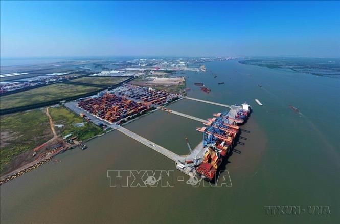 Đón xu thế Logistics đang dần trở thành ngành dịch vụ mũi nhọn của nhiều quốc gia trên thế giới, thành phố Hải Phòng tập trung khai thác lợi thế sẵn có của một thành phố hội đủ 5 loại hình giao thông để sớm trở thành trung tâm dịch vụ hàng hải và vận tải biển lớn của cả nước. Ảnh: An Đăng - TTXVN