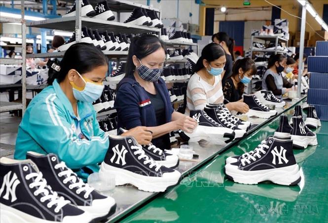 Kinh tế - xã hội là một trong những điểm nhấn quan trọng nửa đầu nhiệm kỳ Đại hội XIII của Đảng. Mặc dù gặp nhiều khó khăn, Việt Nam là một điểm sáng 