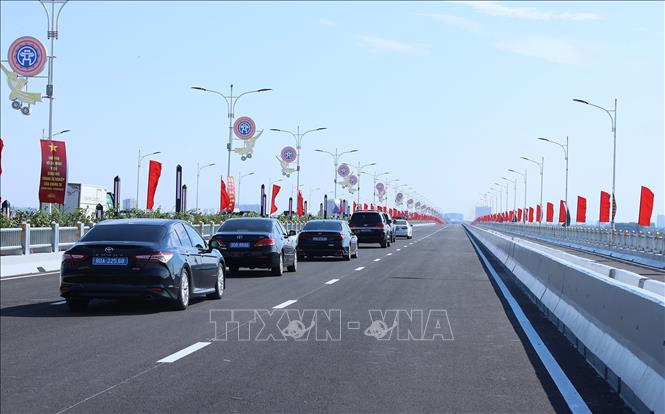Cầu Vĩnh Tuy - giai đoạn 2 chính thức đưa vào sử dụng. Ảnh: Dương Giang - TTXVN
