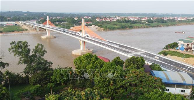 Dự án cầu Vĩnh Phú là công trình trọng điểm có ý nghĩa với nhân dân 2 tỉnh Vĩnh Phúc và Phú Thọ. Ảnh: Hoàng Hùng - TTXVN



         