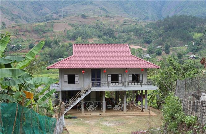 Những ngôi nhà mới xây của đồng bào dân tộc Tây Bắc tại huyện Than Uyên (Lai Châu). Ảnh: Quý Trung – TTXVN