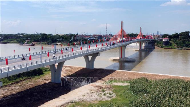 Cầu Vĩnh Phú bắc qua sông Lô: Ảnh: Hoàng Hùng - TTXVN