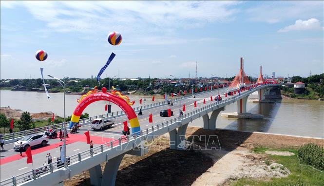 Cầu Vĩnh Phú bắc qua sông Lô: Ảnh: Hoàng Hùng - TTXVN