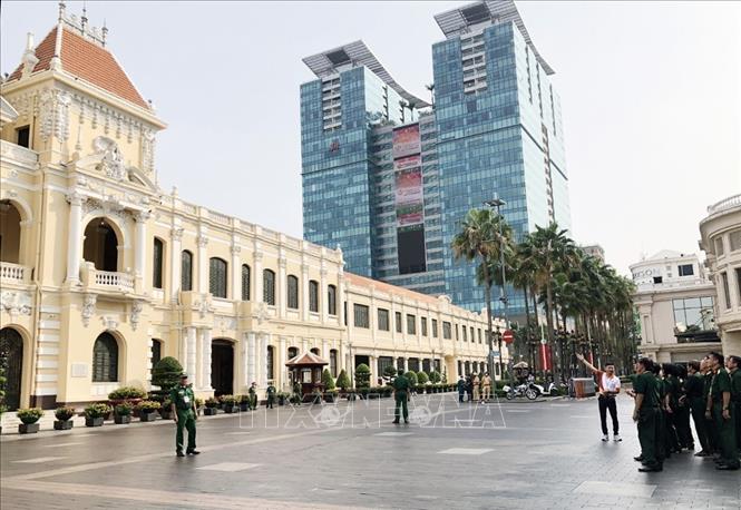 The headquarters of the Ho Chi Minh City People's Council and People's Committee is opened to visitors for the first time on the occasion of the 48th anniversary of liberation of the South and national reunification (April 30) and International May Day (May 1). VNA Photo