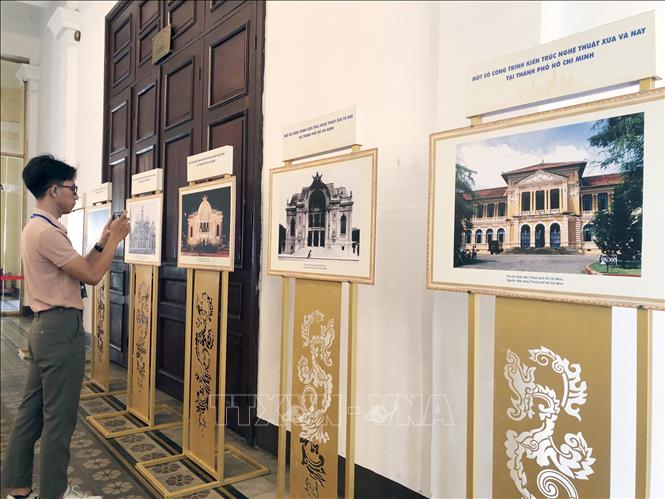 The headquarters welcomes nearly 1,500 domestic and foreign visitors on April 30-May 1, 2023 on the occasion of the 48th anniversary of liberation of the South and national reunification (April 30) and International May Day (May 1). VNA Photo