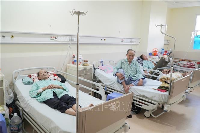 Patients are under treatment at the Ho Chi Minh City Oncology Hospital in Thu Duc city. VNA Photo: Đinh Hằng
