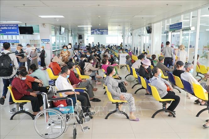 Patients wait for health checks-up at the Ho Chi Minh City Oncology Hospital in Thu Duc city. VNA Photo: Đinh Hằng