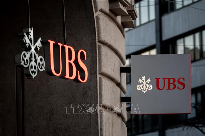 Biểu tượng ngân hàng UBS tại thành phố Basel, Thụy Sĩ. Ảnh: AFP/TTXVN