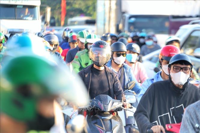 Giao thông ùn tắc tại đường Giải Phóng, gần khu vực bến xe Nước Ngầm. Ảnh: Tuấn Đức - TTXVN