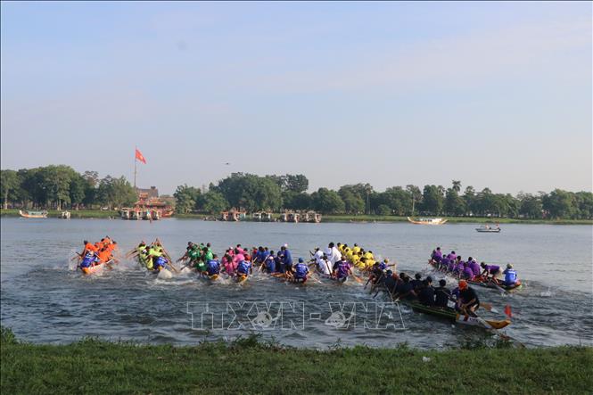 Với sự chuẩn bị về mặt thể lực, cũng như kĩ chiến thuật khá tốt, các đội tại giải năm nay có sự so kè quyết liệt trong mỗi chặng đua. Ảnh: Tường Vi - TTXVN