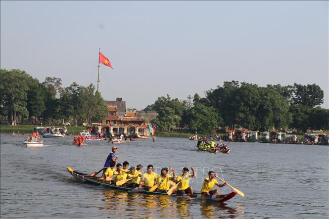 Các đội đua tăng tốc về đích. Ảnh: Tường Vi - TTXVN 