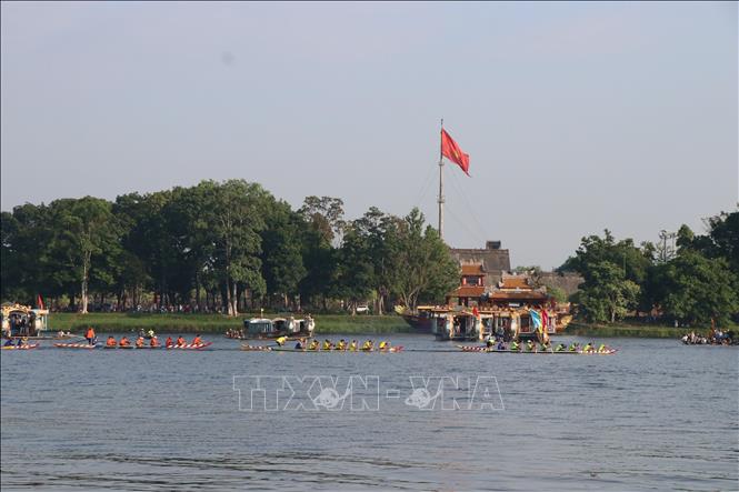 Với sự chuẩn bị về mặt thể lực, cũng như kĩ chiến thuật khá tốt, các đội tại giải năm nay có sự so kè quyết liệt trong mỗi chặng đua. Ảnh: Tường Vi - TTXVN