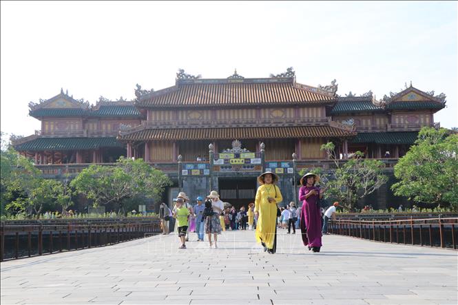 Đại Nội Huế luôn là điểm thu hút du khách trong nước và quốc tế đến tham quan. Ảnh: Tường Vi - TTXVN 