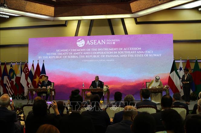 Ba nước Serbia, Panama và Kuwait ký kết Hiệp ước Thân thiện và Hợp tác ở Đông Nam Á. Ảnh: Đào Trang - PV TTXVN tại Indonesia