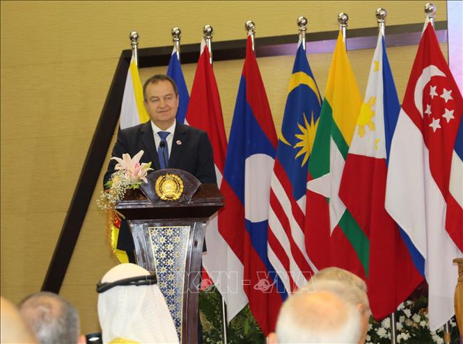 Ngoại trưởng Serbia Ivica Dačić phát biểu. Ảnh: Đào Trang - PV TTXVN tại Indonesia