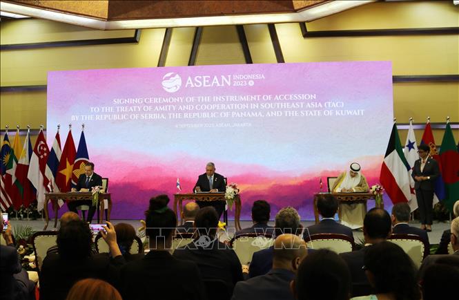 Ba nước Serbia, Panama và Kuwait ký kết Hiệp ước Thân thiện và Hợp tác ở Đông Nam Á. Ảnh: Đào Trang - PV TTXVN tại Indonesia