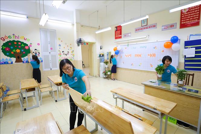 Không khí tưng bừng, rộn ràng và tràn đầy sự háo hức chuẩn bị cho ngày khai giảng năm học mới tại Trường Tiểu học Bình Minh (Hà Nội). Ảnh: Thanh Tùng - TTXVN