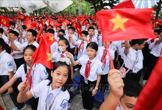 Học sinh nô nức trong ngày khai trường. Ảnh: Thanh Tùng TTXVN