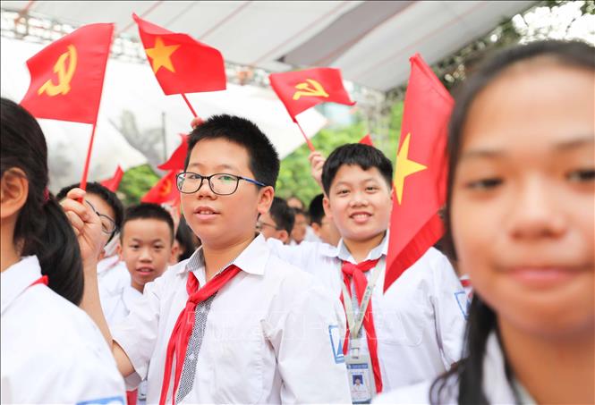 Học sinh nô nức trong ngày khai trường. Ảnh: Thanh Tùng TTXVN