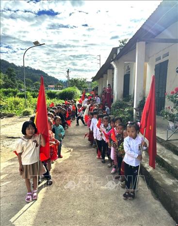 Học sinh trường Phổ thông Dân tộc bán trú Tiểu học và THCS Pải Lủng, huyện Mèo Vạc (Hà Giang) khai giảng năm học mới. Ảnh: TTXVN phát
