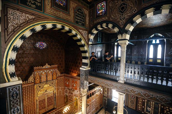 Người dân tham quan giáo đường Do Thái Ben Ezra ở Cairo, Ai Cập ngày 1/9/2023. Ảnh: THX/TTXVN