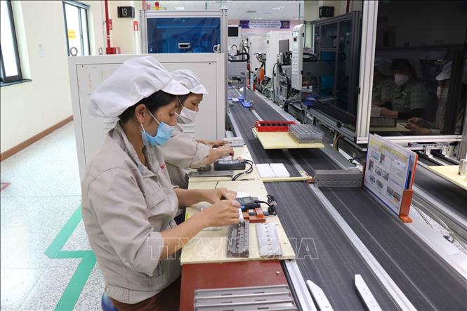 Hoạt động sản xuất tại Công ty TNHH Bujeon Việt Nam Electronic, Khu công nghiệp Quế Võ, tỉnh Bắc Ninh. Ảnh: Thanh Thương - TTXVN