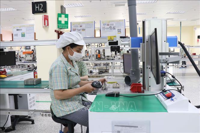 Hoạt động sản xuất tại Công ty TNHH Bujeon Việt Nam Electronic, Khu công nghiệp Quế Võ, tỉnh Bắc Ninh. Ảnh: Thanh Thương - TTXVN