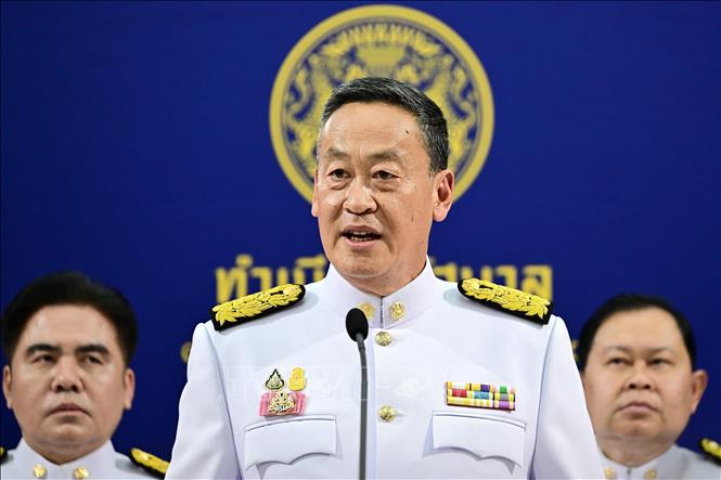 Tân Thủ tướng Thái Lan Srettha Thavisin (giữa) phát biểu tại lễ tuyên thệ nhậm chức của Nội các mới ở Bangkok, ngày 5/9/2023. Ảnh: AFP/TTXVN