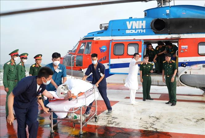 Three fishermen are safely carried to mainland via helicopter. VNA Photo