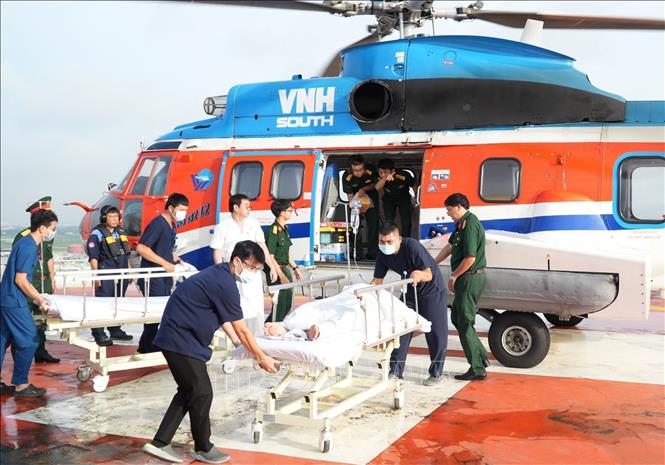 Three fishermen are safely transported to mainland for emergency aid. VNA Photo