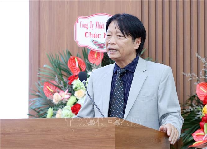 Chairman of the Vietnam - Brazil Friendship association Nguyen Van Lang speaks at the ceremony introducing the new Portuguese - Vietnamese dictionary. VNA Photo