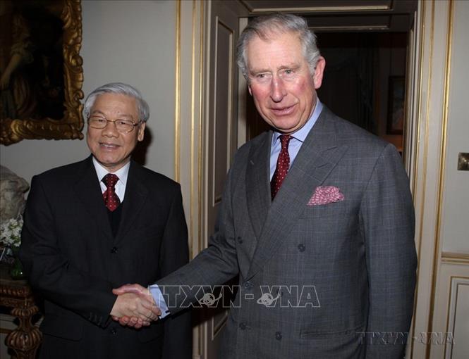Tổng Bí thư Nguyễn Phú Trọng hội kiến Thái tử Anh Charles, ngày 23/1/2013, tại Thủ đô London, trong chuyến thăm chính thức tới Anh, tháng 1/2013. Đây là chuyến thăm có ý nghĩa đặc biệt quan trọng khi diễn ra đúng vào dịp hai nước kỷ niệm 40 năm thiết lập quan hệ ngoại giao và trùng với sự kiện 100 năm Chủ tịch Hồ Chí Minh lần đầu đặt chân tới nước Anh (năm 1913). Ảnh: Trí Dũng – TTXVN