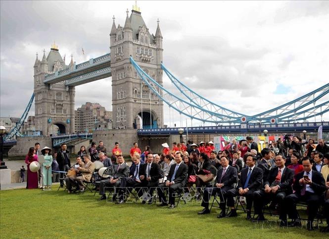 Chủ tịch UBND TP. Hà Nội Nguyễn Thế Thảo thăm, làm việc tại Thủ đô London (9/2015). Ảnh: Như Mai – TTXVN