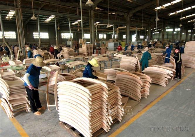 Gỗ và sản phẩm gỗ của Việt Nam là một trong các mặt hàng có lợi thế xuất khẩu sang thị trường Anh. Ảnh: Vũ Sinh – TTXVN
