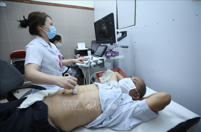 Siêu âm chẩn đoán hình ảnh cho bệnh nhân tại Bệnh viện Đa khoa tỉnh Lạng Sơn. Ảnh: Anh Tuấn – TTXVN