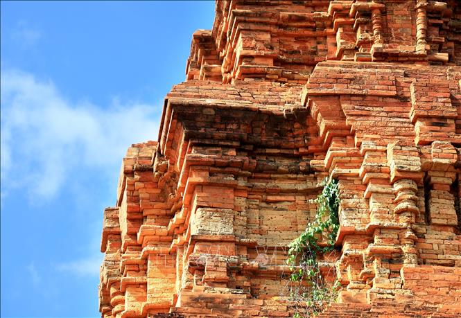 Phong cách kiến trúc Hòa Lai của Tháp Po Sah Inư. Ảnh: Hồng Đạt - TTXVN
