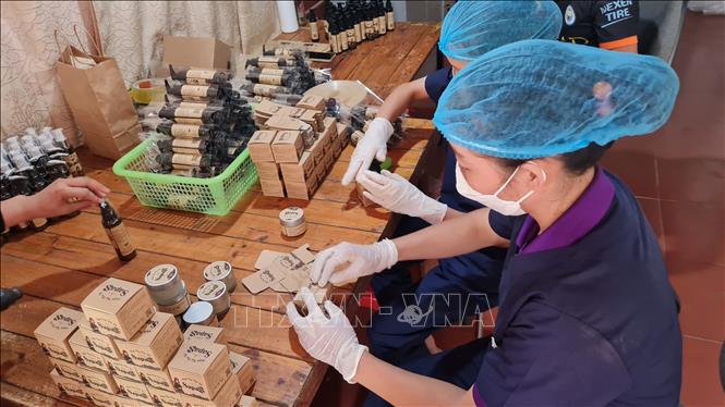 Hợp tác xã Sapa Secrets tạo việc làm thường xuyên cho 15 lao động địa phương với mức thu nhập từ 7-9 triệu/tháng. Ảnh: Hương Thu - TTXVN