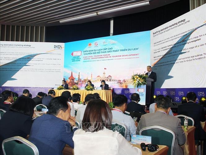Chuyên gia quốc tế đóng góp giải pháp chuyển đổi số ngành du lịch tại Diễn đàn. Ảnh: Mỹ Phương - TTXVN.