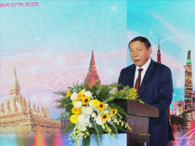 Bộ trưởng Bộ Văn hóa, Thể thao và Du lịch Nguyễn Văn Hùng cập nhật chính sách chuyển đổi số ngành du lịch Việt Nam tại Diễn đàn. Ảnh: Mỹ Phương - TTXVN.