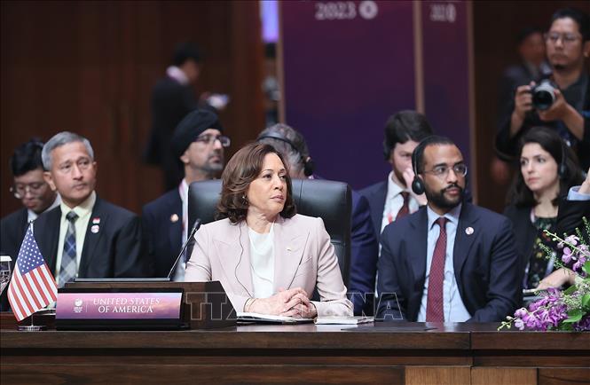 Phó Tổng thống Hoa Kỳ Kamala Harris tham dự Hội nghị Cấp cao Đông Á lần thứ 18. Ảnh: Dương Giang-TTXVN