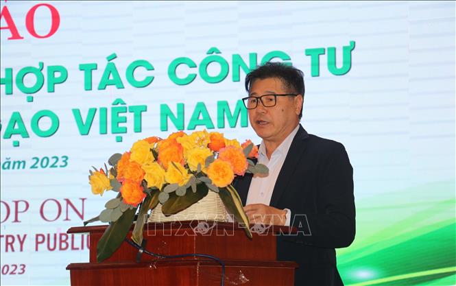 Ông Lê Quốc Thanh, Giám đốc Trung tâm Khuyến nông Quốc gia, trình bày tại Hội thảo. Ảnh: Ngọc Thiện- TTXVN.

