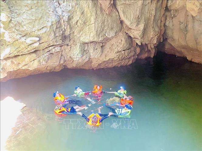 In summer, the water level inside the cave is not significant, allowing local residents to paddle through. Photo by courtesy/VNA