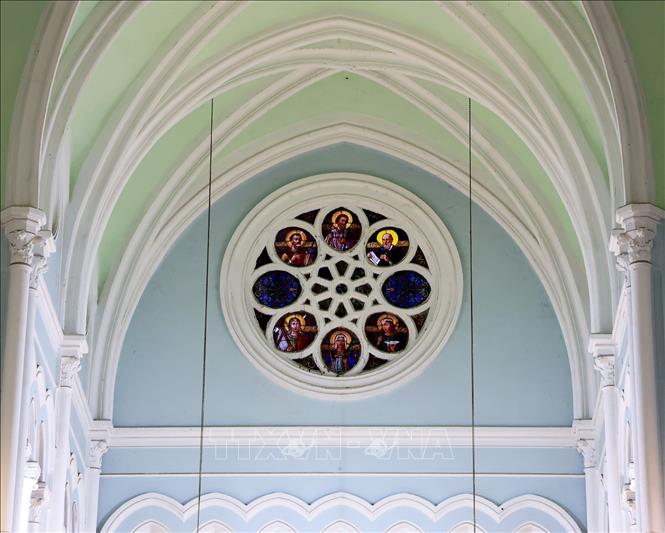 The windows are adorned with images of saints in Italian stained glass. VNA Photo: Hồng Đạt