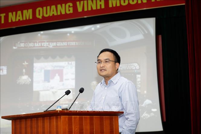 PGS.TS Lê Đình Tĩnh, Vụ trưởng Vụ Chính sách đối ngoại, Bộ Ngoại giao báo cáo chuyên đề tại hội nghị. Ảnh: Phương Hoa - TTXVN