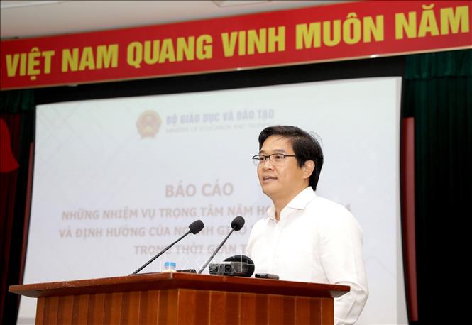 TS. Thái Văn Tài, Vụ trưởng Vụ Giáo dục tiểu học, Bộ Giáo dục và Đào tạo báo cáo chuyên đề tại hội nghị. Ảnh: Phương Hoa - TTXVN