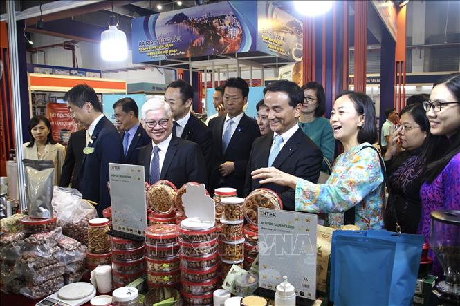 Delegates visit businesses' booths in the programme. Photo by courtesy/VNA
