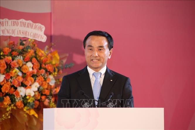 Governor of Yamaguchi prefecture Muraoka Tsugumasa speaks at the programme. Photo by courtesy/VNA