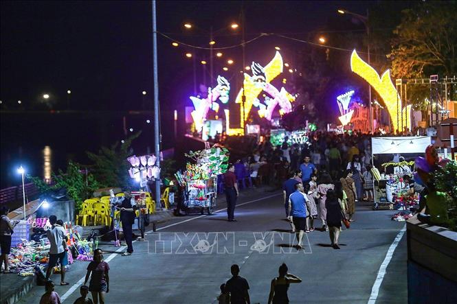 Quang cảnh phố đi bộ đê Đà Giang ở TP Hòa Bình trong ngày đầu thử nghiệm. Ảnh: Trọng Đạt-TTXVN
