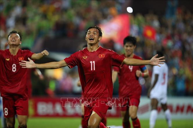 Bùi Vĩ Hào (số 11, Việt Nam) ghi bàn thắng duy nhất của trận đấu ở phút 84. Ảnh: Minh Quyết - TTXVN